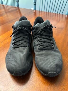 Nike Men's Black Athletic Running Sneakers